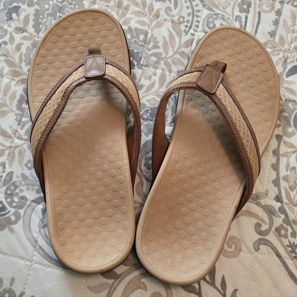 Vionic Stylish Tan and Brown Flip Flops